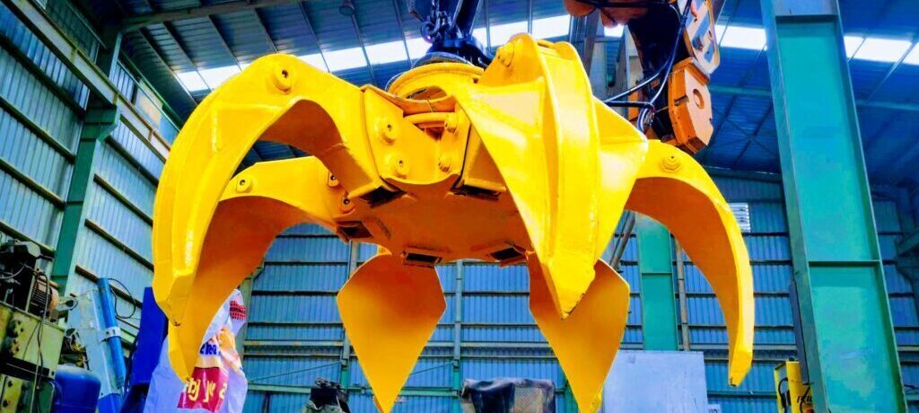 GrabIndia.com: Orange Peel Grab 6cbm for Steel Scrap Industries